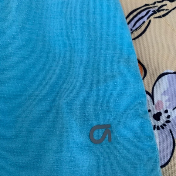 Gap Fit Athletic Shirt - Picture 2 of 4